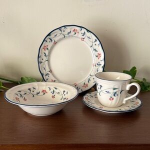 Floral Vine White Dinnerware Set - White